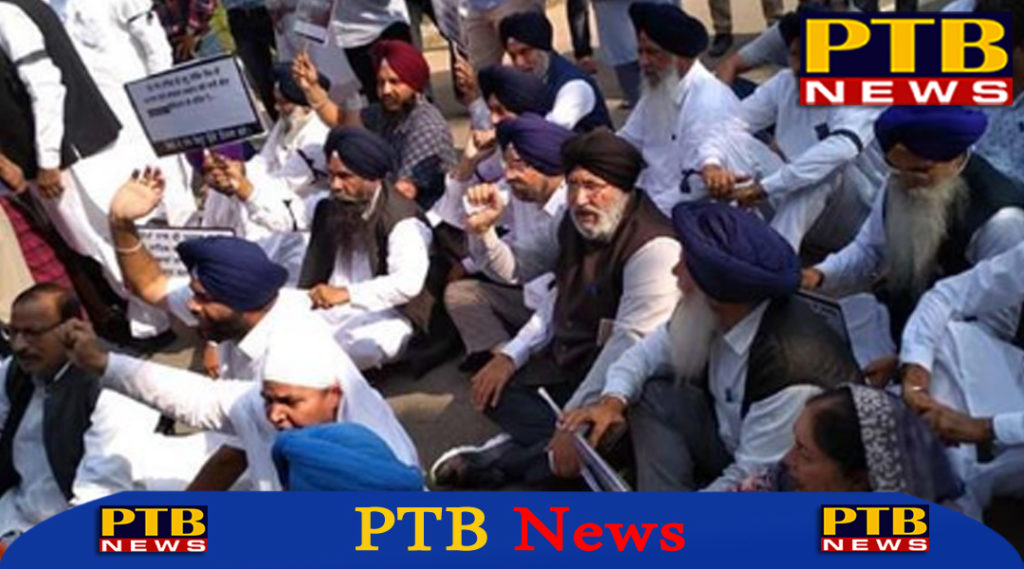 akali dal protest in cm house chandigarh 