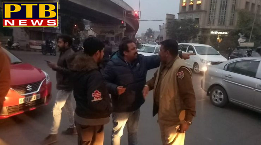PTB Big City News Jalandhar Press Journalists encircle BMC Chowk ASI reproach with journalist