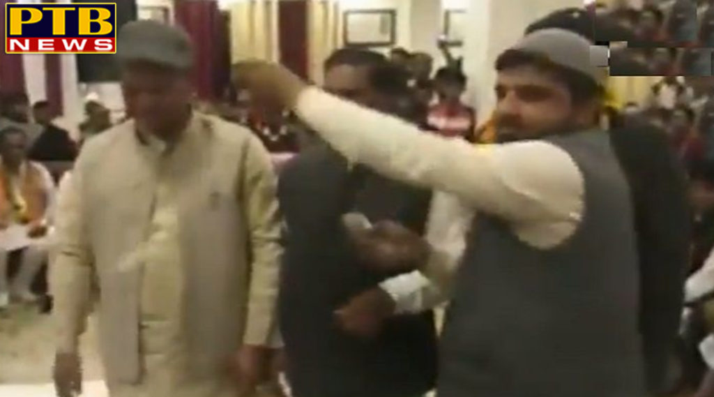 PTB Big Breaking News uttarakhand congress party workers shower currency notes on congress leader virendra rawat at tribute ceremony for the crpf soldiers
