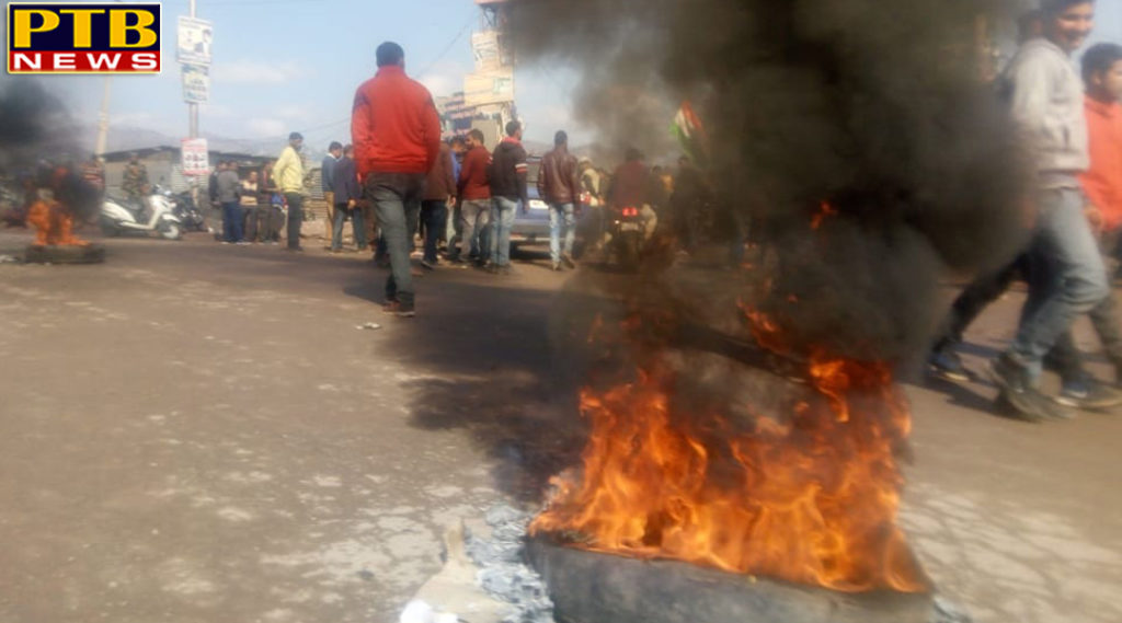 PTB Big Breaking News jammu pulwama attack stone pelting during protest in jammu cars on fire curfew imposed PTB Big Breaking