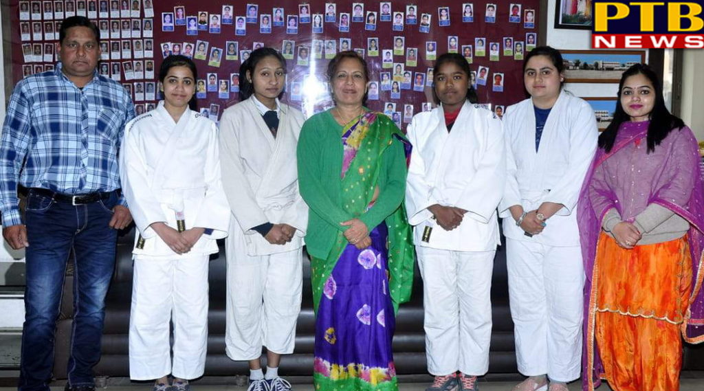 girls winning bronze medal in Judo at SD College for women jalandhar 