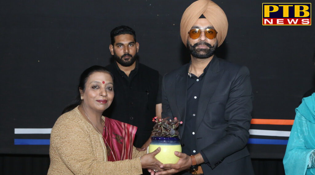 Whirl and Twirl with Tarsem Jassar at HMV College for women 
