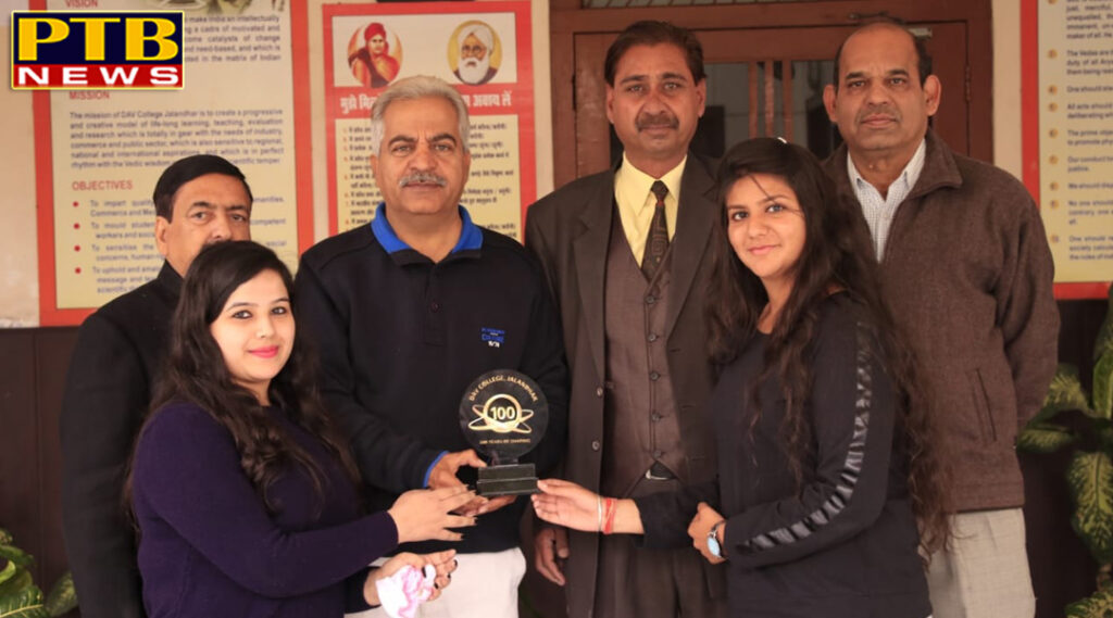 2 students of DAV college received merit positions in the examinations