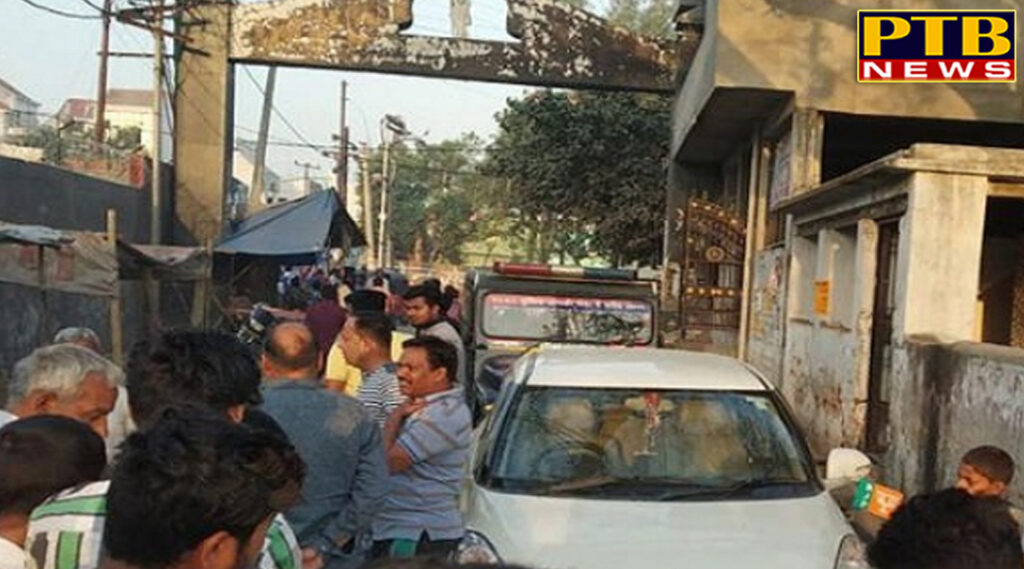 two youth abducted by car in mathura acid attack on female policeman