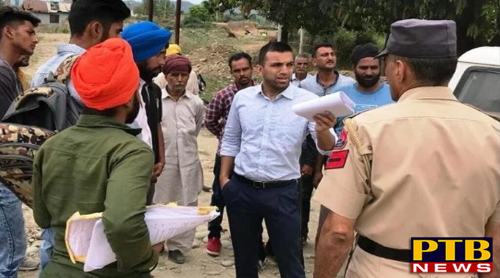 indian farmer beaten by pakistani intruder on zero line in pathankot of punjab