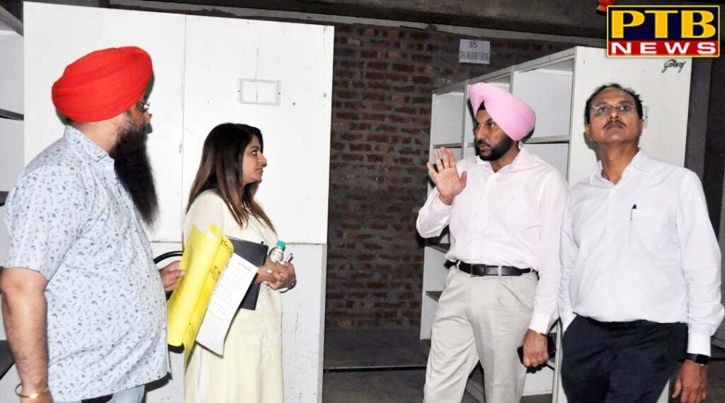 DC AND CP FINALIZES ARRANGEMENTS FOR STRONG ROOMS OF EVMS AND VVPATS ALONG WITH COUNTING CENTRES