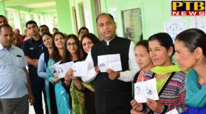 PTB Big Election News himachal leaders of himachal cast their vote with family members Himachal pardesh loksabha election 2019