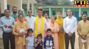 PTB Big Election News himachal leaders of himachal cast their vote with family members Himachal pardesh loksabha election 2019