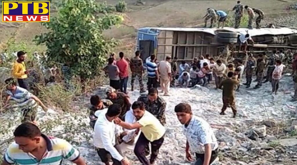 National due to a big accident in jharkhand garhwa 7 persons died due to fall in the ditch 40 injured