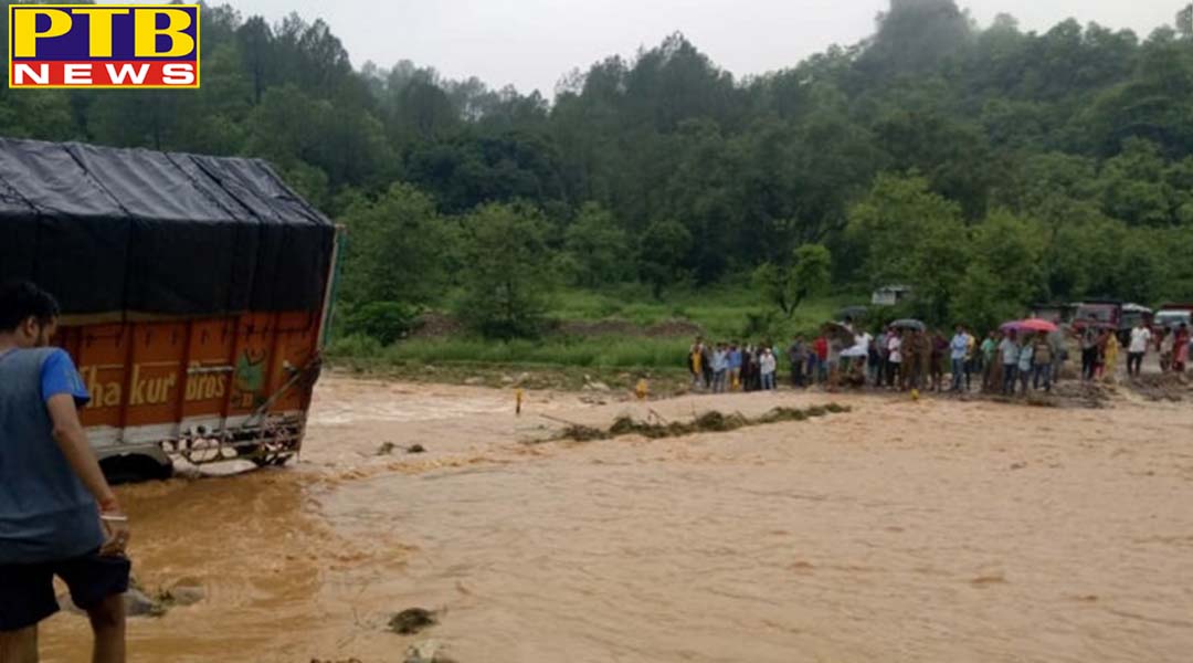 हिमाचल में पिछले कई घंटों से मूसलाधार बारिश जारी, अब तक 22 मौतें, 138 करोड़ का हुआ नुकसान,