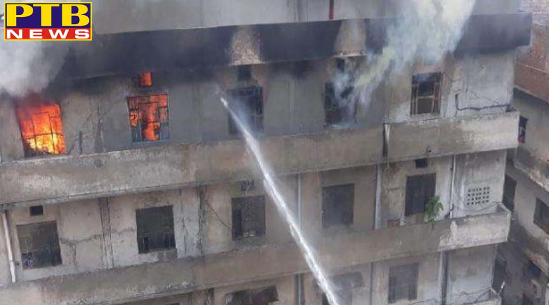 लुधियाना में एक फैक्ट्री में लगी भीषण आग, इलाके में हफडादफ्डी का माहौल,
