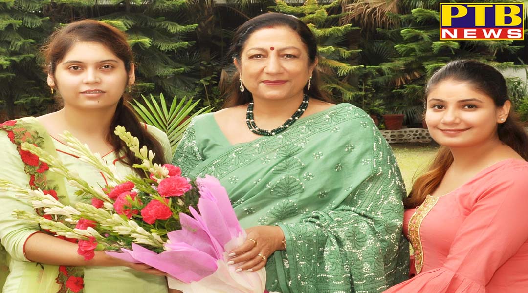 के.एम.वी. की पी.जी. डिप्लोमा इन कास्मोटोलोजी की छात्राओं ने हासिल की टाप पोकाीशन,