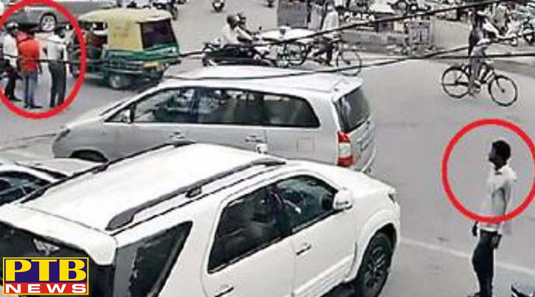 जालंधर के प्रसिद्ध ज्वैलरी शॉप के बाहर से डीसीपी की गाड़ी से कैश और गहनों से भरा बैग उड़ा ले गए चोर, वीडियो वायरल,