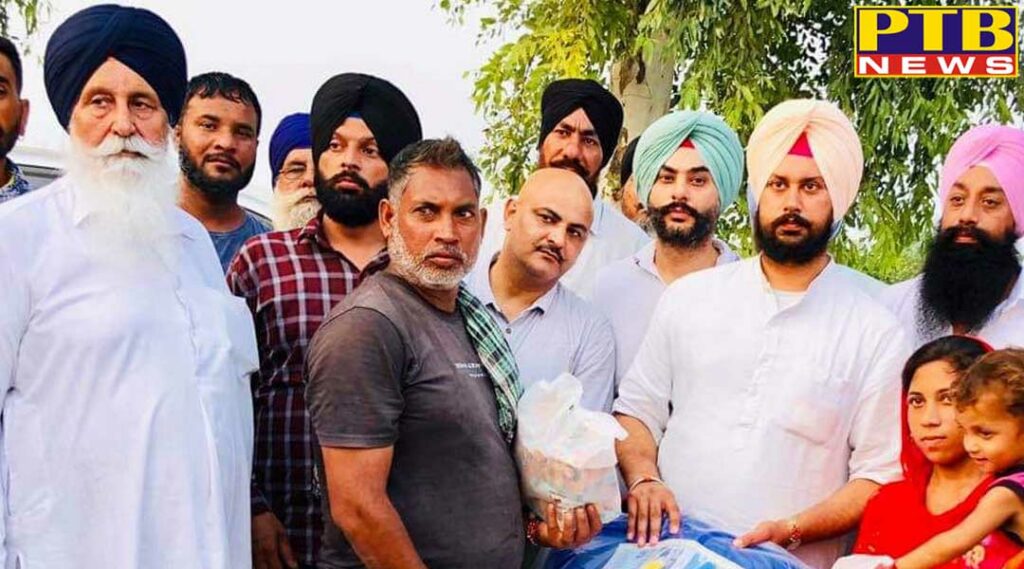 Youth Akali Dal came forward to help those stranded in Shahkot light flood