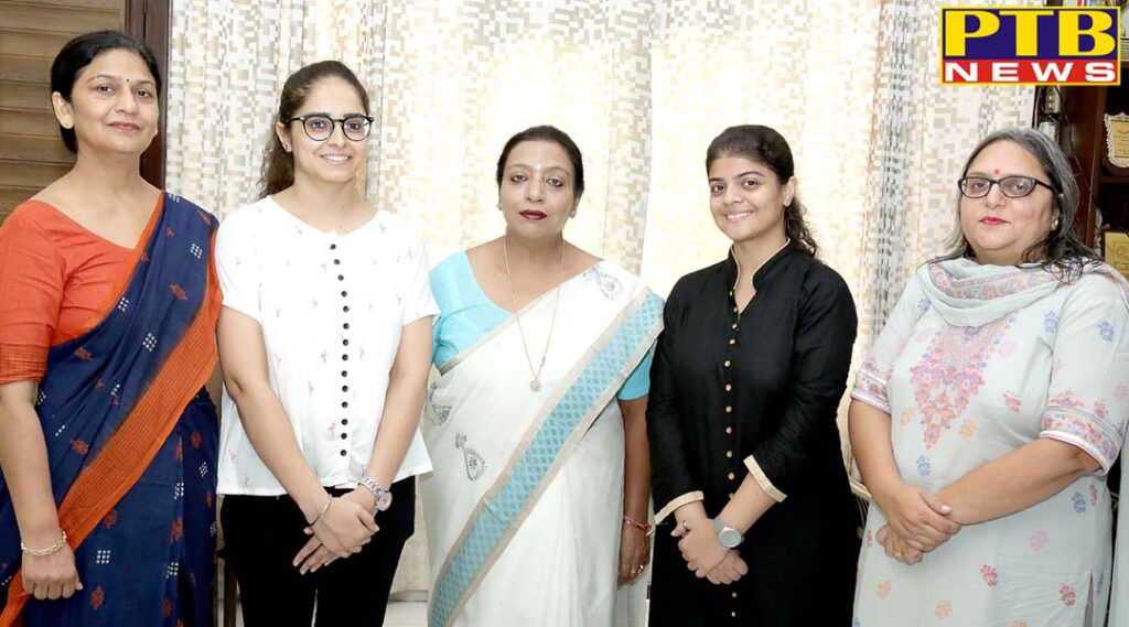 STUDENTS OF HMV GRAB THE TOP POSITIONS IN ENGLISH (HONOURS)