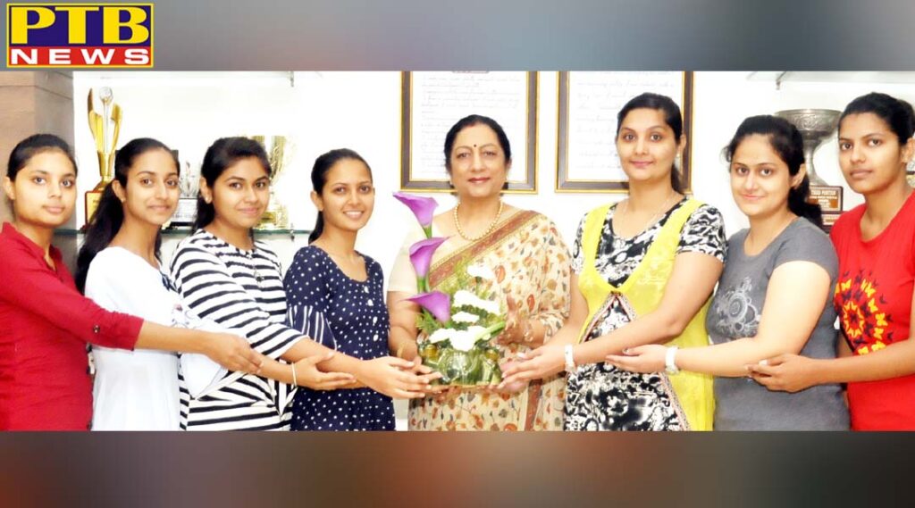 KMVites Bag Top Positions in M.Com Semester II Examinations