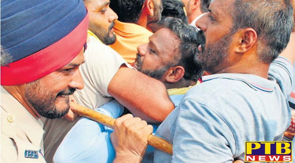 teachers protest in sangrur Teachers' police clash with the Education Minister's siege