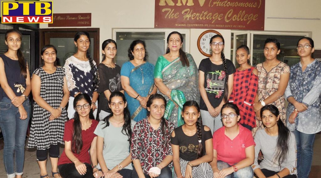 KMV Students Outshine in the Results of B.Com(Hons.) Sem II