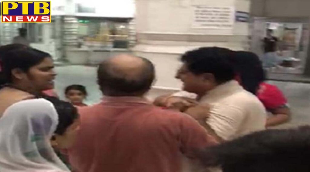 Geeta Mandir in Jalandhar's Model Town was beaten up with cashier The video went viral Case filed