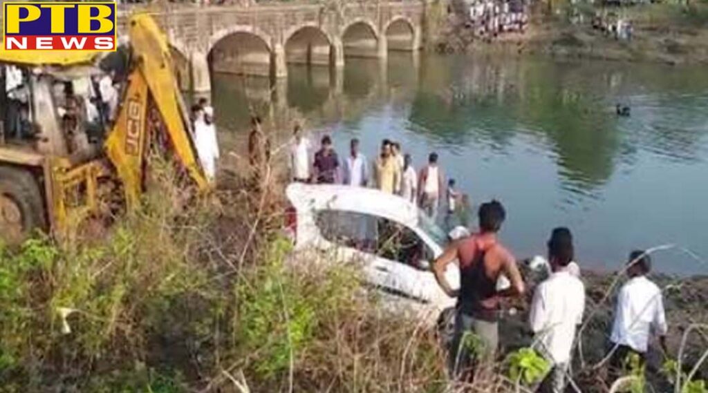 car falls in river in agar malwa madhya pradesh