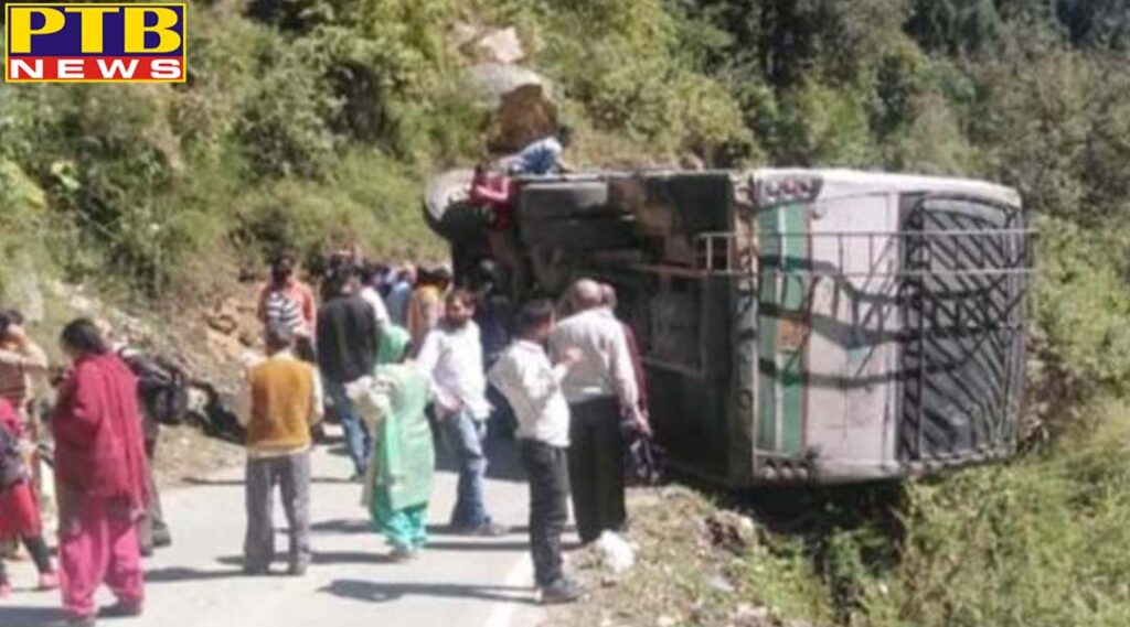 bus overturned in the middle road Himachal Pardesh chamba HP देखते ही देखते बीच सड़क पर पलटी रोडवेज की बस, PTB Big Breaking News