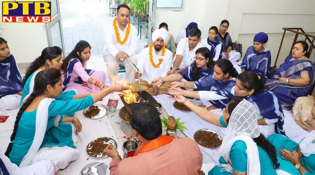 INNOCENT HEARTS COLLEGE OF EDUCATION PIOUSLY COMMENCED NEW PUPILS WITH HAWAN CEREMONY PTB Big Breaking News Jalandhar Educations Study