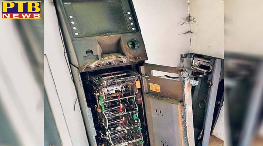rupees 1465 lakh looted by cutting the automatic teller machine punjab amritsar