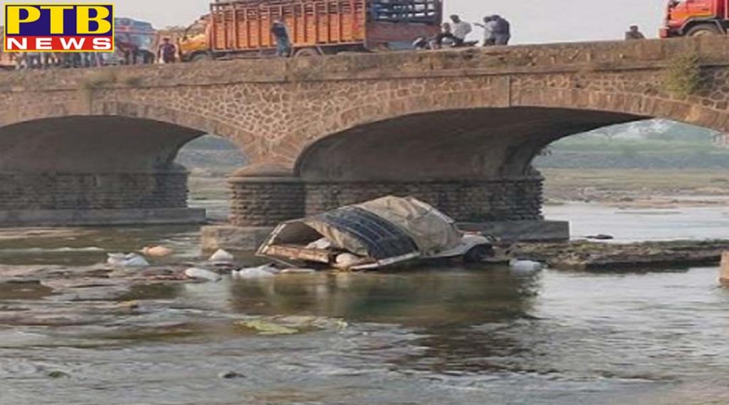 tampo falls in a 50 foot river in maharashtra 7 mps killed