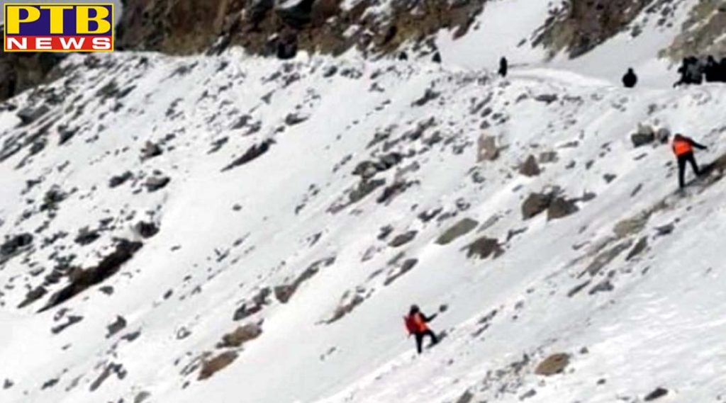 8 soldiers buried under snow in siachen glacier rescue operations continue