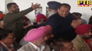 hungama in congress meeting in jalandhar Punjab Mike snatched from Sunil Jakhar