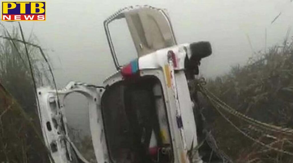 car falls in canal in greater noida 6 people of same family died