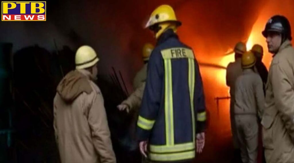 21 fire marshes overcoming fire in wooden warehouse in mundka area of delhi NCR