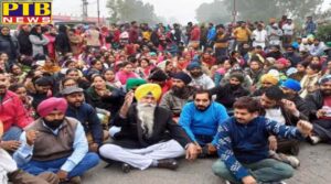 people jammed jalandhar amritsar highway in connection with rape of seven year old girl traffic badly affected Punjab ptb big breaking news