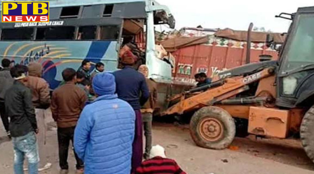 tragic accident in madhya pradesh 10 dead high speed bus crashed into truck parked in rewa