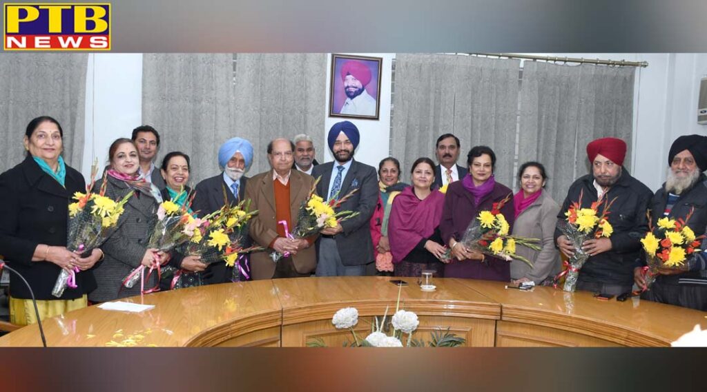 Lyallpur Khalsa College Jalandhar organized to meet the old and service फ्री teachers of the college