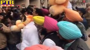 Punjab aap MP Bhagwant Maan and MLA protest outside punjab assembly