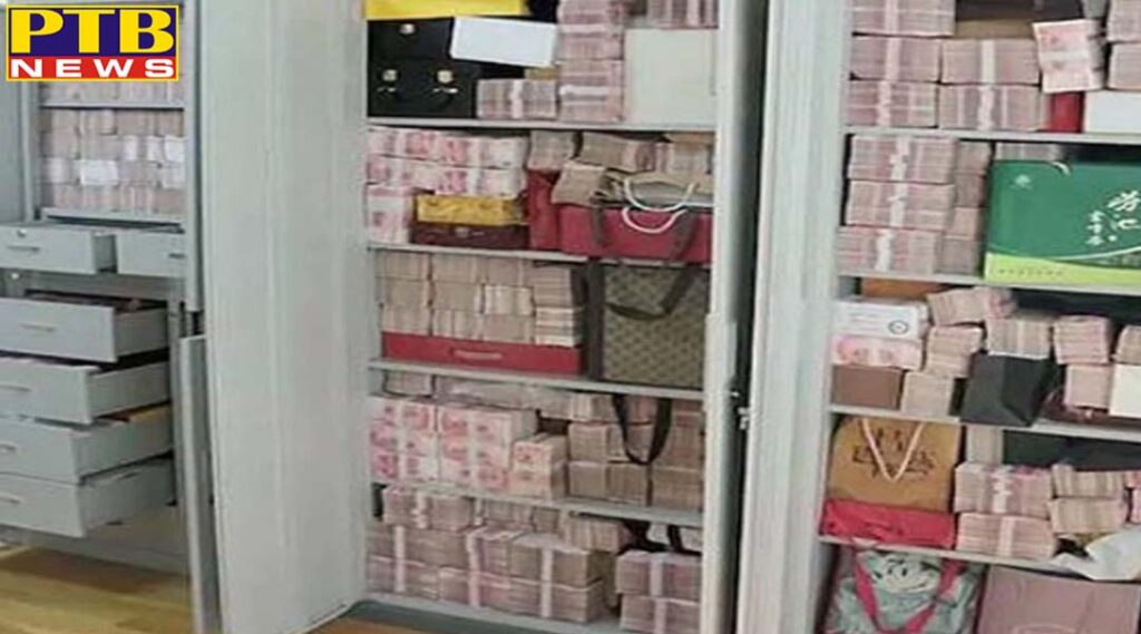 this bank officer put rs 205 crore in 4 shelves the bank itself was empty