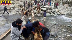 Retired captain of the army, along with the villagers, built a bridge over the river Jammu