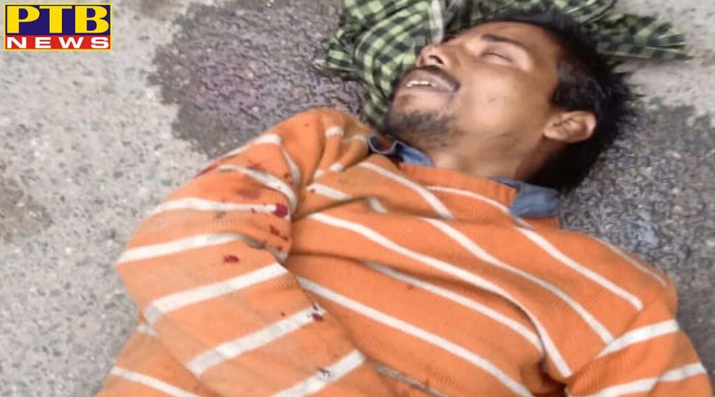 High speed Innova hit the rickshaw driver on the DAV College flyover Jalandhar