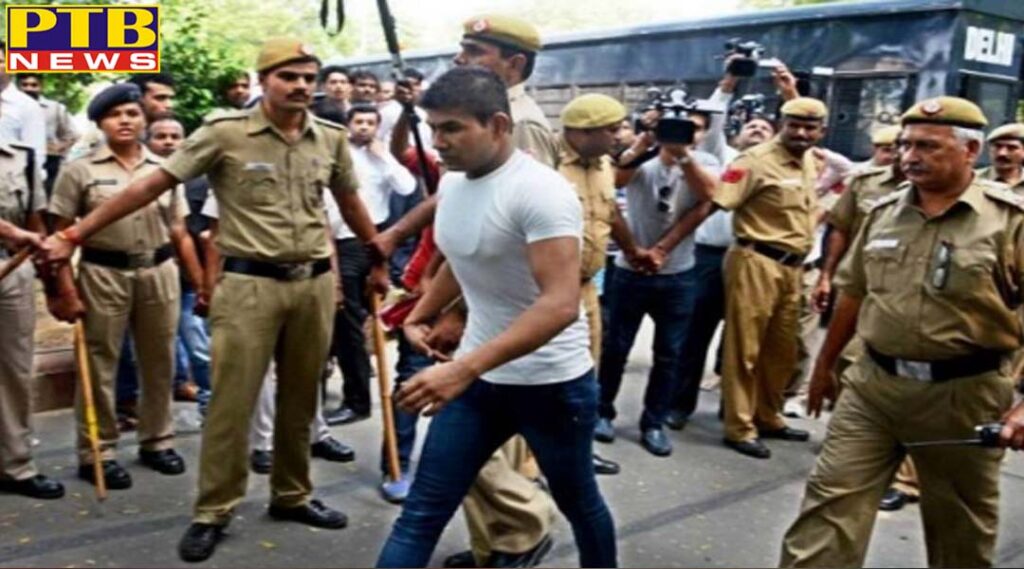 nirbhaya case convict vinay hit his head in the wall India