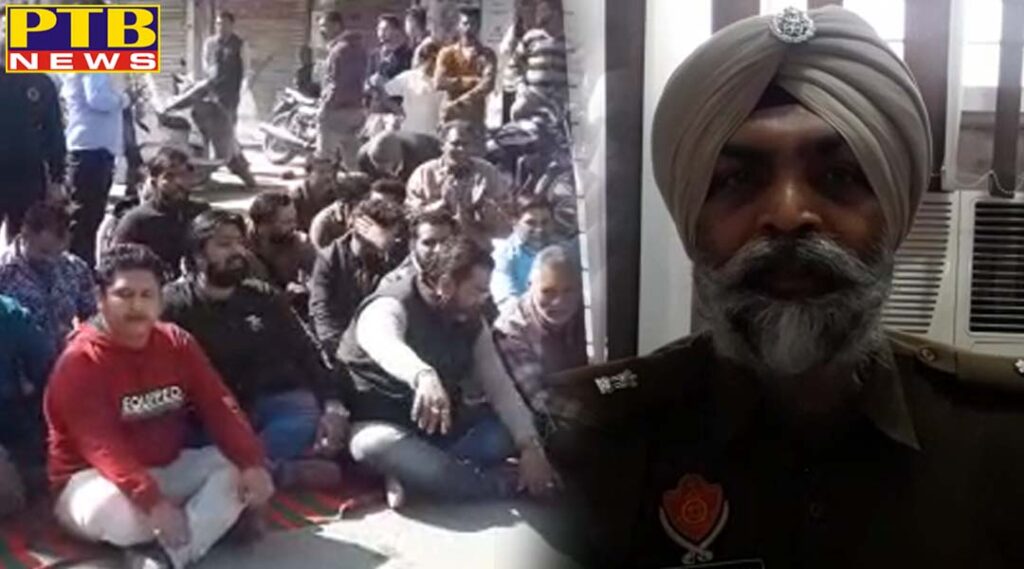 Jalandhar Gardha Market shopkeepers shut shops and protest against Punjab police