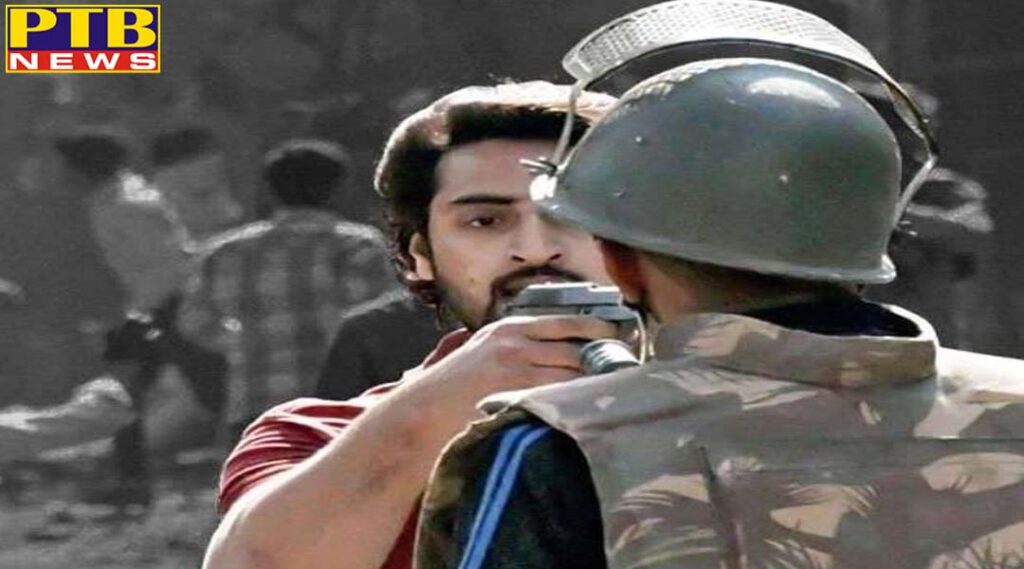 shahrukh arrested in delhi police violence case
