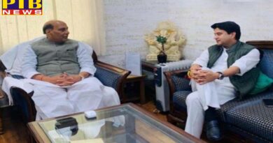 scindia met defense minister rajnath singh before the visit to bhopal