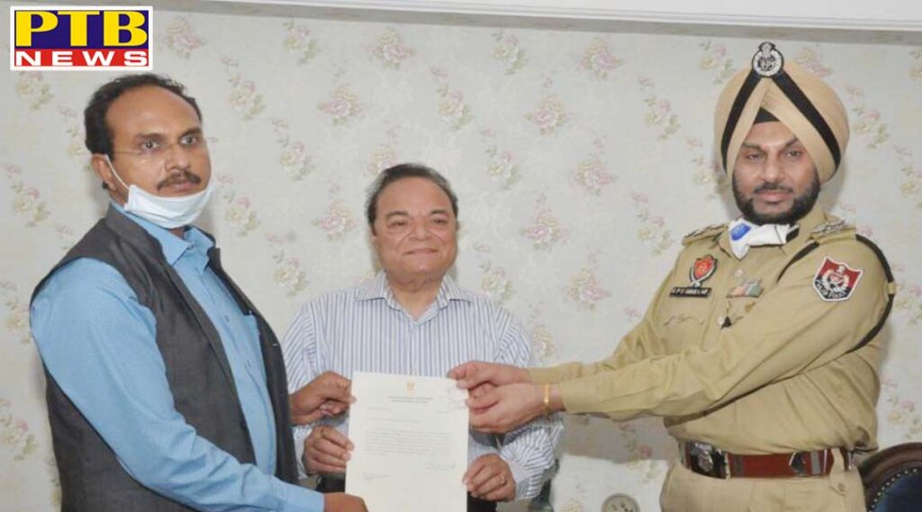 MP Santokh Singh Chaudhary gave Rs 28 lakh to District Collector and Police Commissioner for help due to Corona virus Jalandhar