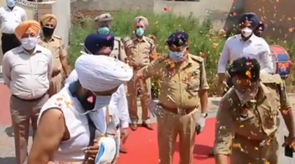 Patiala Police gave a grand welcome to SI Harjit Singh on his arrival home after being discharged from PGI PTB Big Breaking News