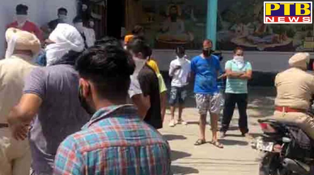 controversy outside the crematorium over the funeral of the congress leaders father in jalandhar