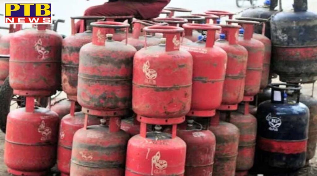 lpg gas cylinder price hike from 1 june 2020 by oil companies New Delhi