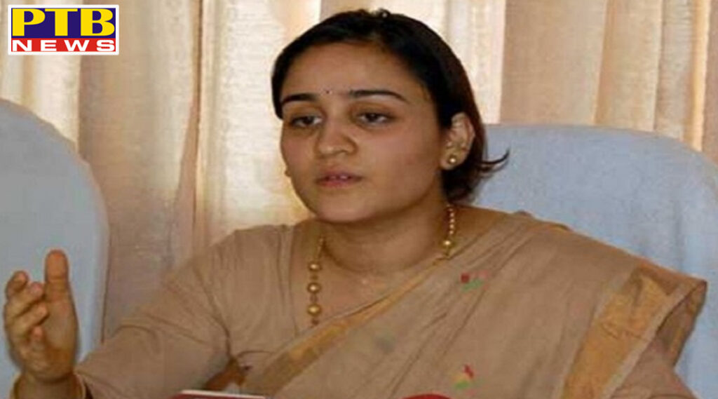 Yogi Adityanath govt gives 'Y' category security to Mulayam Singh Yadav's daughter-in-law Aparna Yadav PTB Big Breaking News
