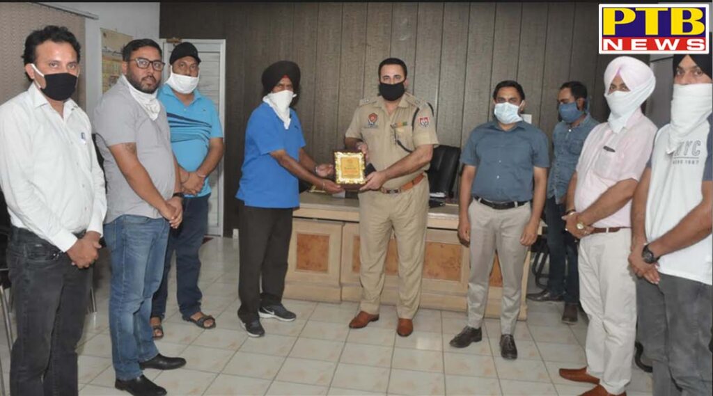 sports department felicitates international hockey player and sp to commemorate international olympic day