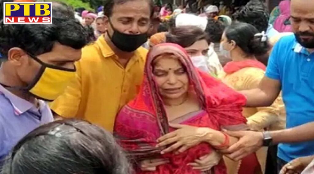 horrific incident 6 people of bjp leaders family bitten by sword two children included